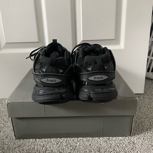 Worn a few times only noticeable on sole.Mens EUR 45, Mens US 11. Send offers - Picture 5 of 8